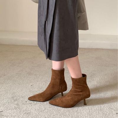 Премиальные остроносые короткие ботильоны, тонкий высокий каблук, облегающие ботинки для женщин, новая французская ретро-замша осень-зима 2025