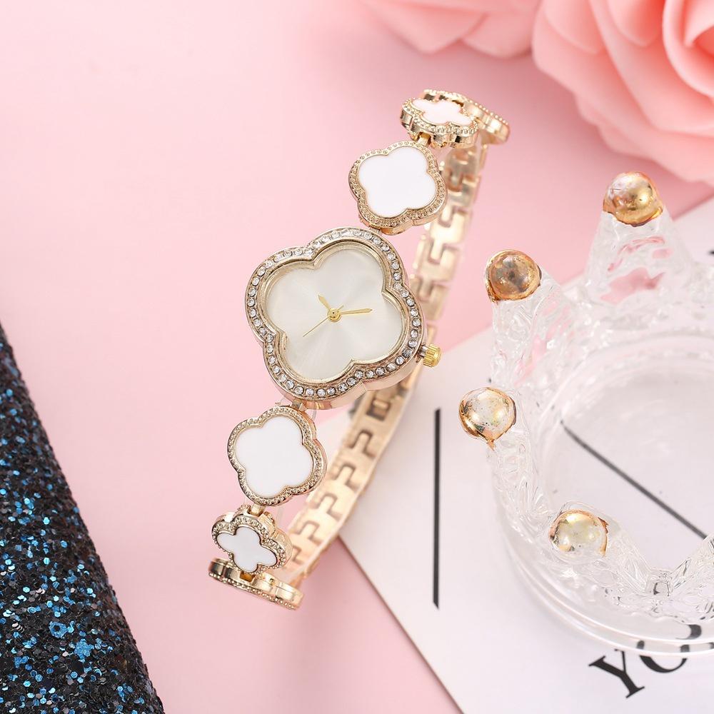 Модные часы-браслет с лепестками и клевером для женщин, кварцевые, оптом от производителя