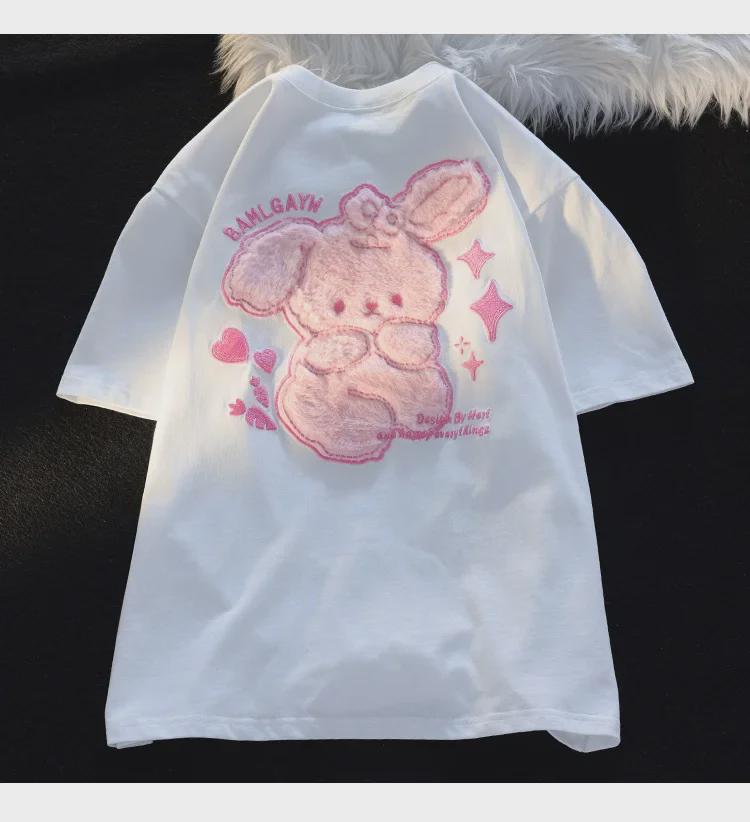 Женская футболка с коротким рукавом и вышивкой «Розовый медведь»: Милый, милый, плюшевый дизайн для весны и лета.