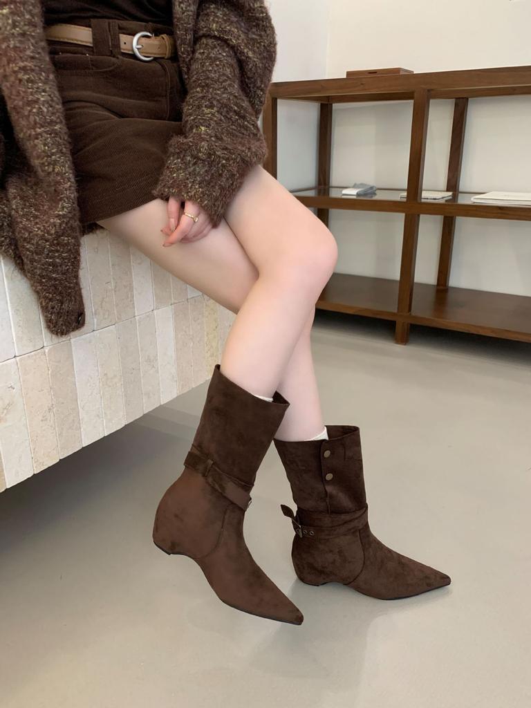 2025 Autumn and Winter New Pointed Head Medium Tube Thin Low Tube Button Inner Slope Heel Two Wear Women's Short Boots Martin
