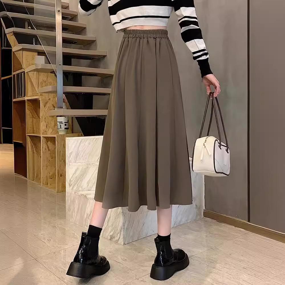 Женская черная юбка-плиссе А-силуэта: Высокая талия, средняя длина, прикрывает бедра, маленький размер, новый весенний стиль.