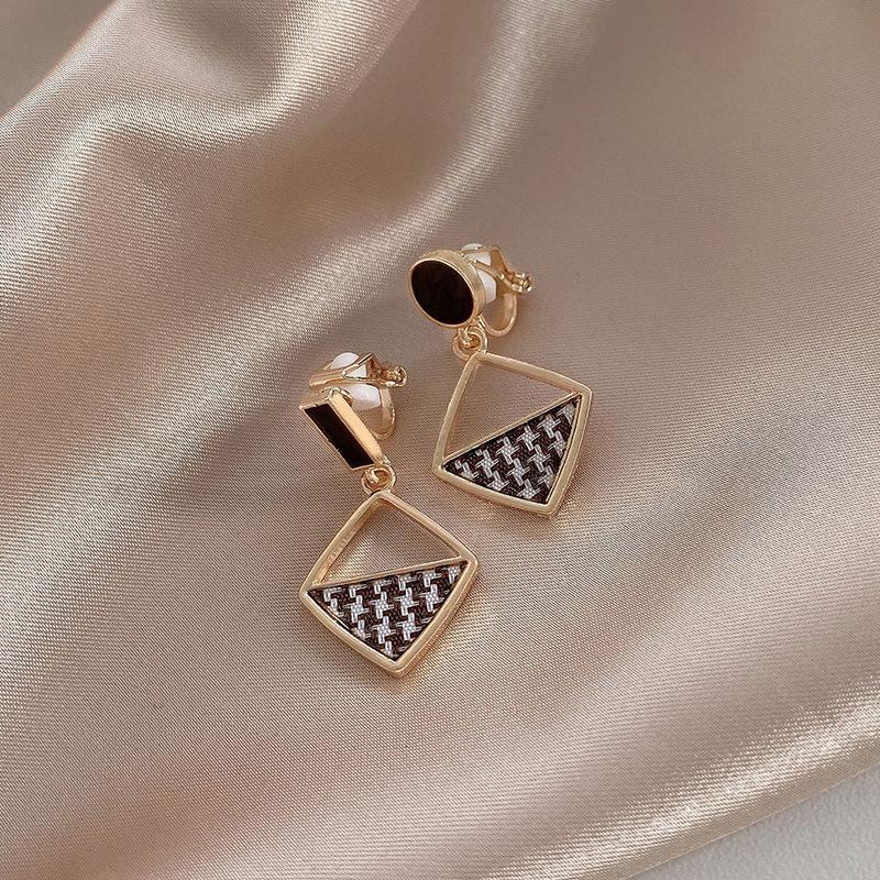 Korean Version of Advanced Ear Clip Without Ear Hole Women's Fashion Retro Versatile Cool Style Temperament Simple Earrings