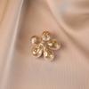 Pearl Petal Anti-glare Brooch, High-end and Light Luxury Clothing Accessories, Pin Ornaments, High-end Anti-glare Clasp