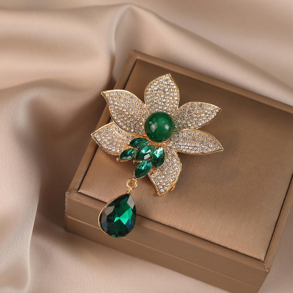 Elegant Lotus Tassel Brooch Design Sense Niche Accessory Brooch Women's Anti-glare Brooch