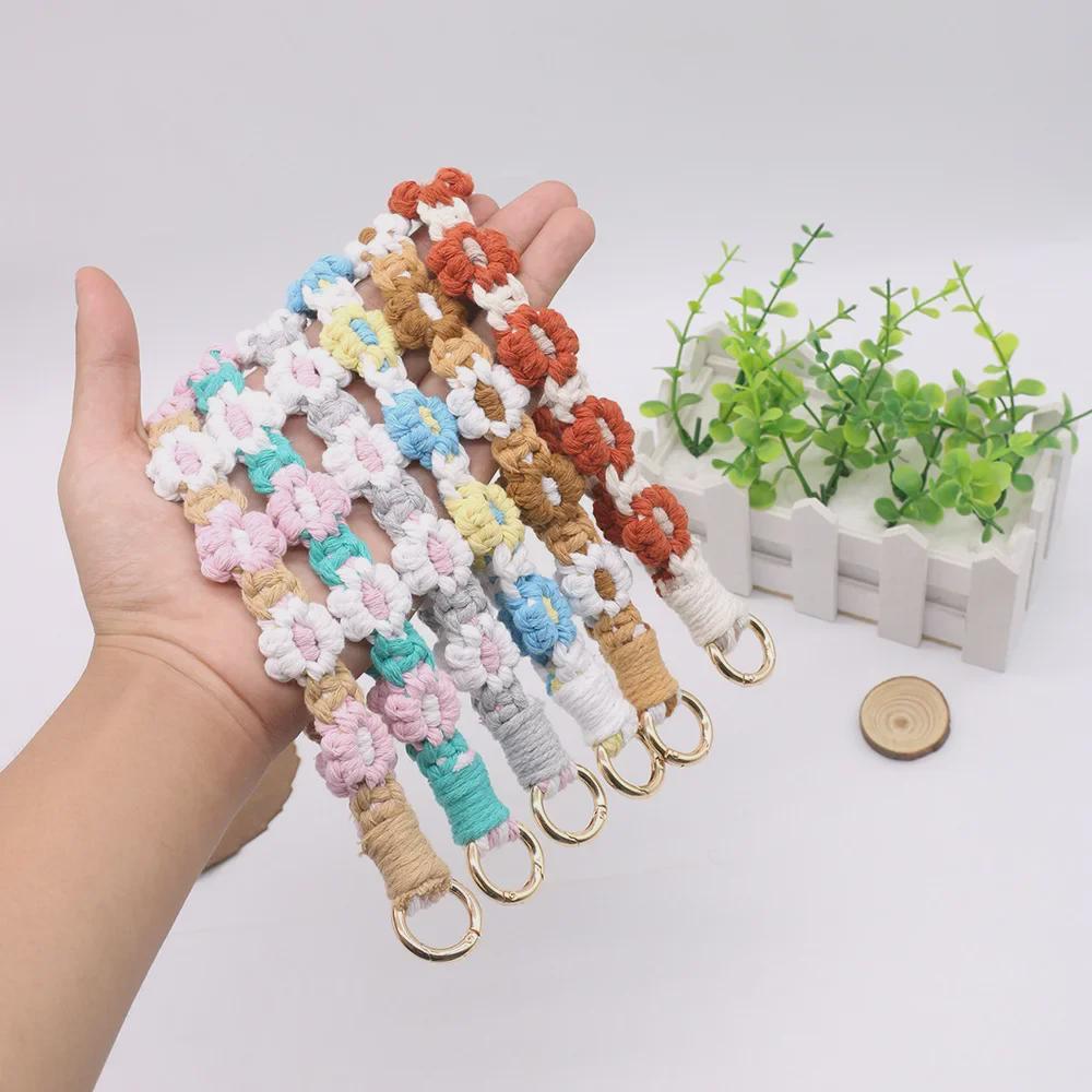 Сплетенный вручную брелок для ключей и телефона в виде хризантемы