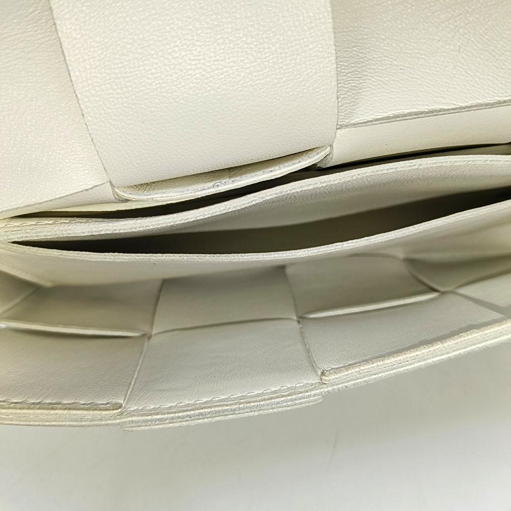 [Pre-Owned] Cassette Pillow Bag The Belt Solid Color Woven Magnetic Buckle Lambskin Waist Crossbody Bag - Very Good #R01EXK