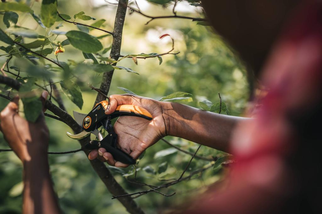 Fiskars X-Series P961 One-Handed Garden Pruner