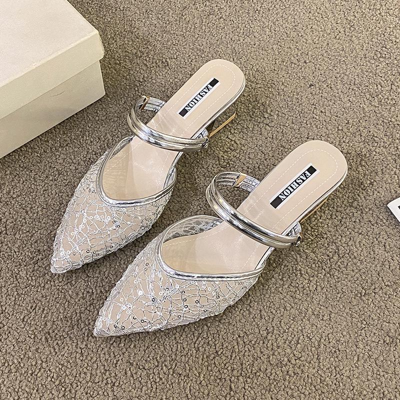 Шлепанцы большого размера женские 2025 лето новая мода полые высокий каблук острый носок сумка голова два способа носки женские крутые шлепанцы