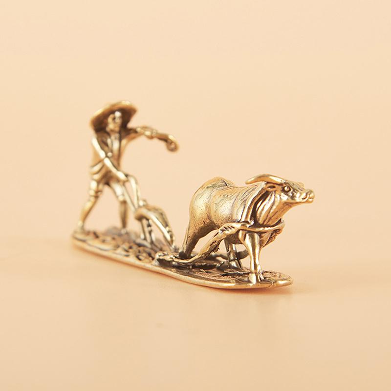 1 Piece Vintage Home Ornament Collection Of Tea Pet Brass Carving Handholds Metal Crafts Old Farmer And Cow Living Room Decor
