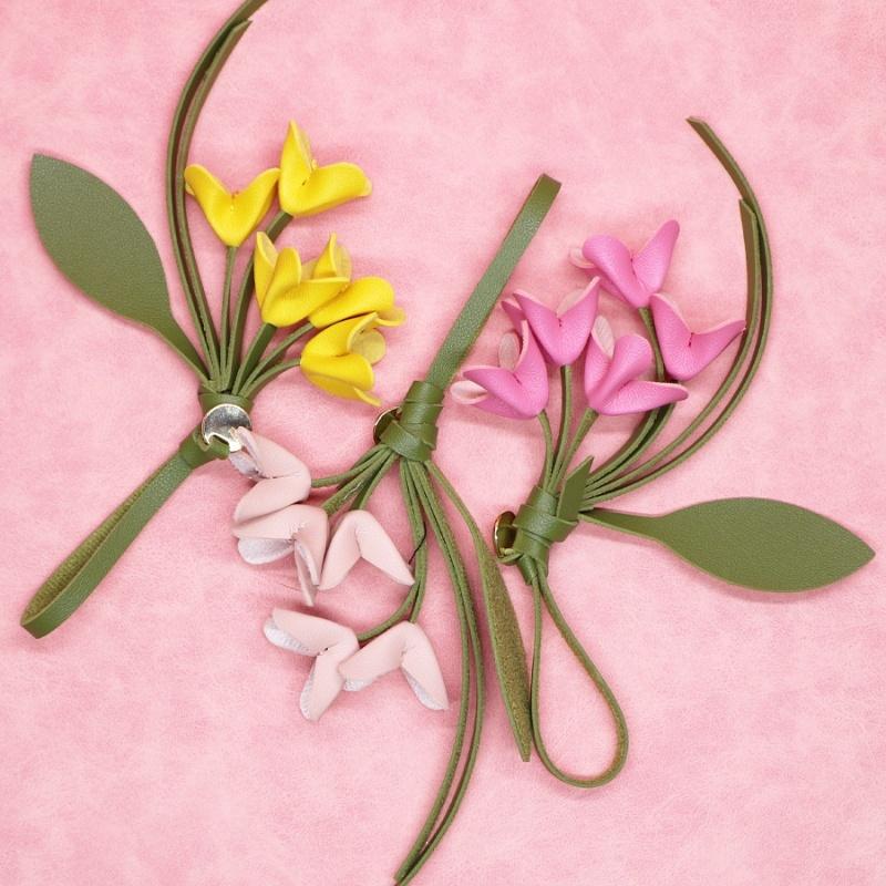 Высококачественный брелок из искусственной кожи с имитацией османтуса; Элегантный подвес-сумка; Декор рюкзака искусственными цветами; Идеальный подарок.