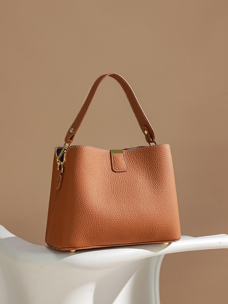 Genuine Leather Women's Crossbody Bag  Summer Women's shoulder Bag Luxury Design Niche Handbag Large Capacity tote bag