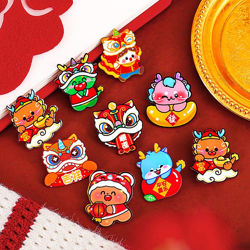 Креативная брошь в виде дракона в китайском стиле, мультяшный милый дракон, акриловая брошь-благословение, значок на лацкан, ювелирное украшение в подарок на Новый год