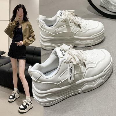 Весна 2025 года, новые женские спортивные универсальные повседневные туфли из мягкой кожи с увеличенным каблуком, белые туфли Super Fire Panda, весна и осень