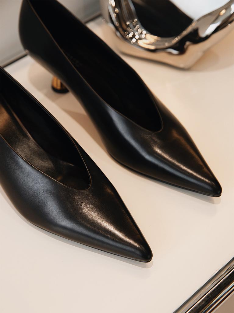 Продвинутый темпераментный нишевый~ 2025 ранняя весна новые модели, туфли-лодочки с острым носком и глубоким V-образным вырезом на низком каблуке-рюмочке, женские туфли из лакированной кожи на низком каблуке