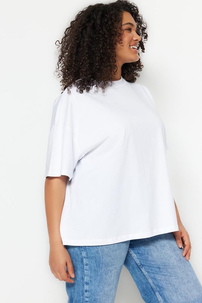 Женская базовая трикотажная футболка больших размеров в рубчик с широким воротником темно-синего цвета больших размеров