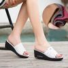 Летние женские тапочки на толстой подошве, модные черно-белые сандалии из искусственной кожи на платформе, женские пляжные шлепанцы с открытым носком