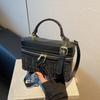 High-end niche bag women's autumn and winter 2025 new fashion shoulder messenger bag women's portable mini bucket bag