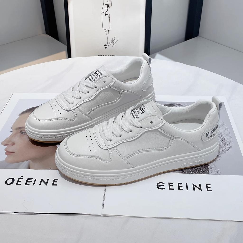 Корейская версия модных белых туфель с мягкой подошвой для женщин, осень 2024, новые интернет-знаменитости, повседневные универсальные спортивные туфли на плоской подошве, прилив