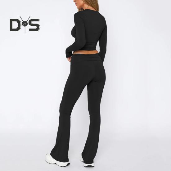 Комплект из 2 предметов: топ и брюки, круглый вырез, однотонный, с длинными рукавами, облегающая футболка, заниженная талия, расклешенные брюки, повседневный спортивный наряд