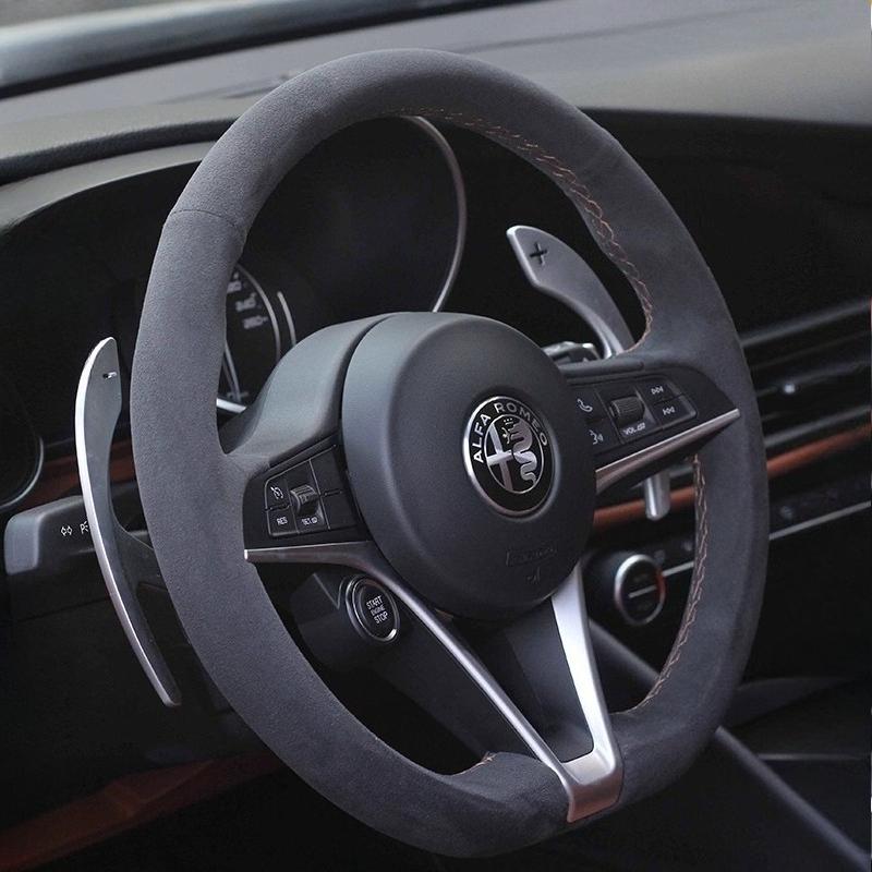 Hub Caps For Alfa Romeo Giulia 2016 2017 2018 Stelvio 2017 Hand Stitched Non-slip Suede Carbon Fibre Car Steering Wheel Cover zj1