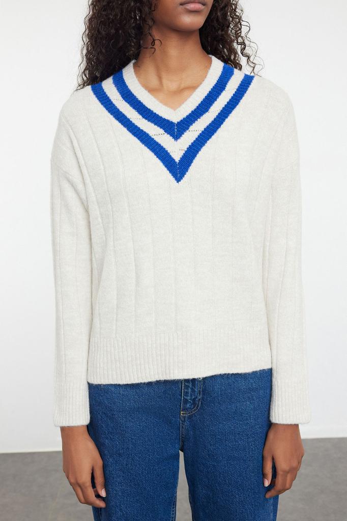 Women's Elegance Style Sweater Stone Soft Textured V-Neck Color Blocked Knitwear Sweater