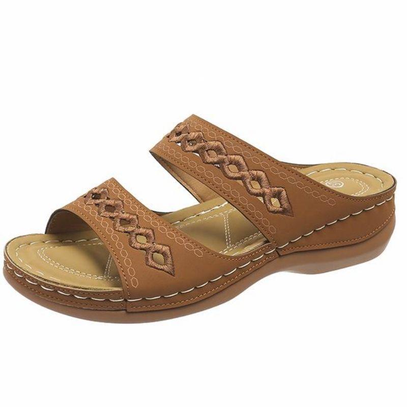 Модные удобные тапочки на танкетке для женщин, лето 2024, сандалии на платформе с ажурной подошвой, женские, больших размеров, нескользящие, пляжные шлепанцы