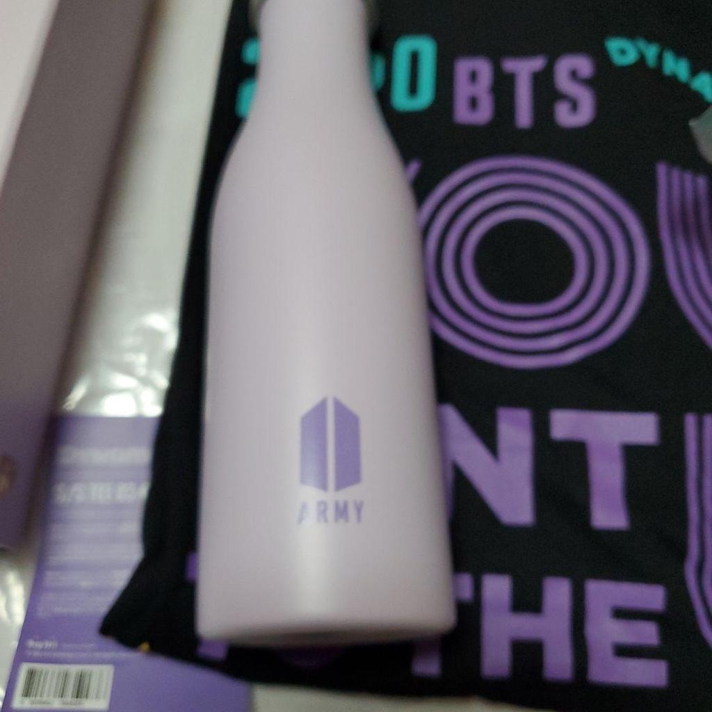 [USED] BTS Tumbler with Tag DYNAMITE T-shirt