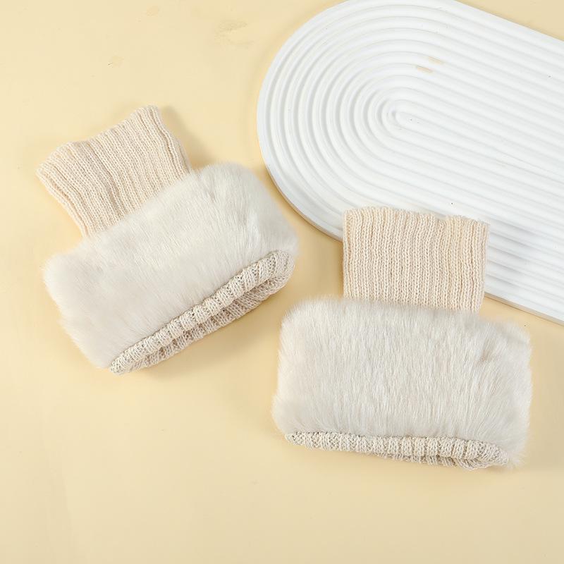 Женские пушистые вязаные гетры – однотонные, короткие, с отворотами, для осени и зимы.