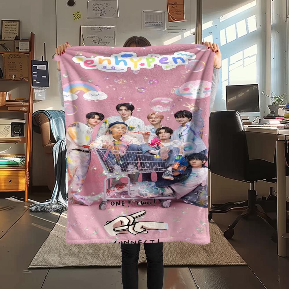1 шт. Фланелевое одеяло с принтом Enhypen, Высококачественное, для всех сезонов, Декор для дома, Тепло и уют, Идеально для рождественских подарков