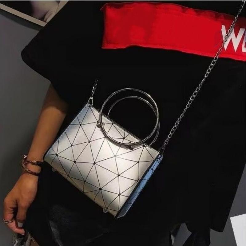 Cool looking 2025 new chain tote bag, silver bursting pattern small square bag.
