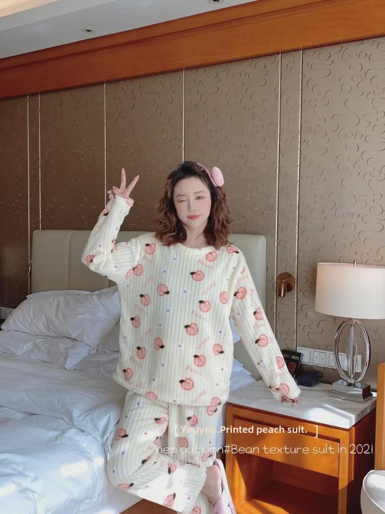 Peach Bear Warm Coral Fleece Pajama Set - Women's Two-Piece Autumn/Winter Loungewear