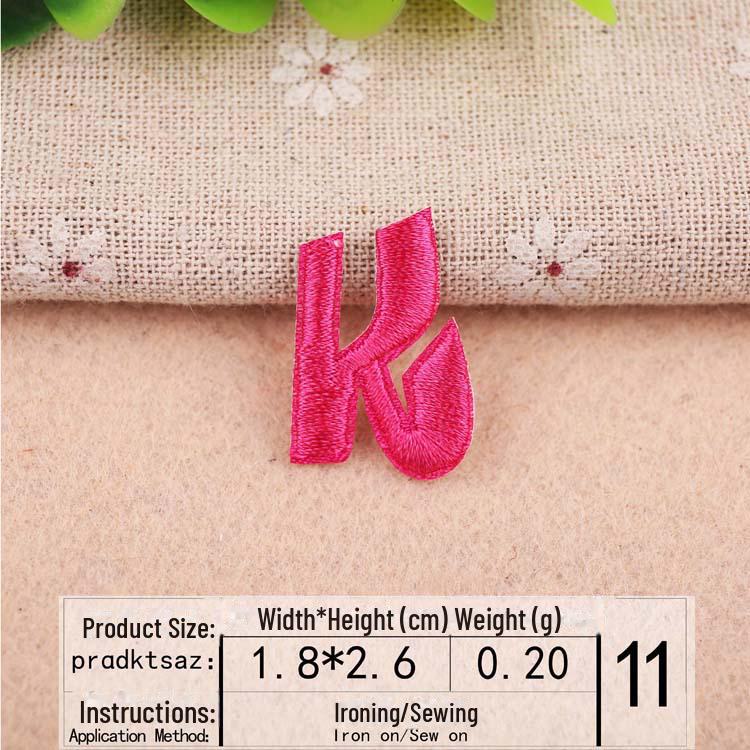 Розовая вышитая нашивка с буквами алфавита для украшения одежды