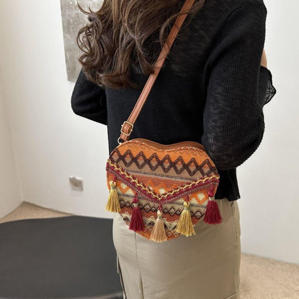 Tassel Fringe Shoulder Bag Love Shape Bohemian Messenger Bag Ethnic Style Crossbody Bags  Travel
