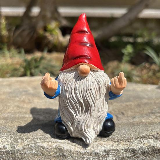 Middle Finger Gnome Statue, Naughty Resin Garden Ornament, Waterproof Sun-Resistant Resin Statue, for Indoor And Outdoor Use