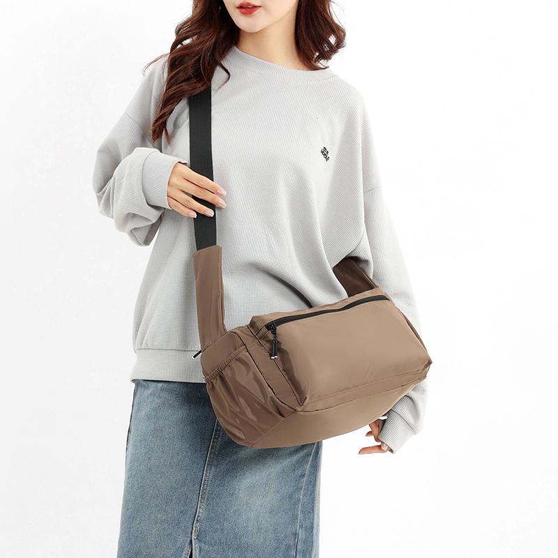 Women's Large Capacity Shoulder Bag Men's Sports Crossbody Bag Light Solid Color Mountaineering Dumpling Bag