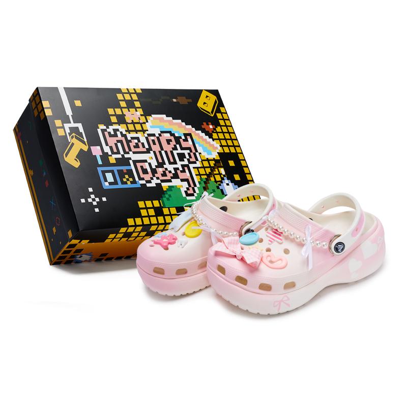 Crocs Классические платформенные клоги 811 Сделано Момент сердцебиения Специальный чехол для обуви Съемный бант Аксессуары Обувь с отверстиями Женские Белые Розовые
