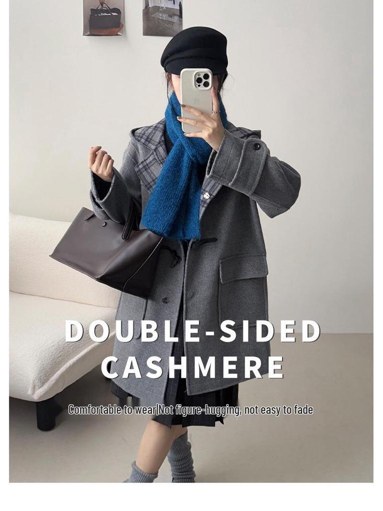 Женское пальто средней длины из шерстяной смеси в стиле преппи от E-Family с капюшоном и застежкой-пуговицей.