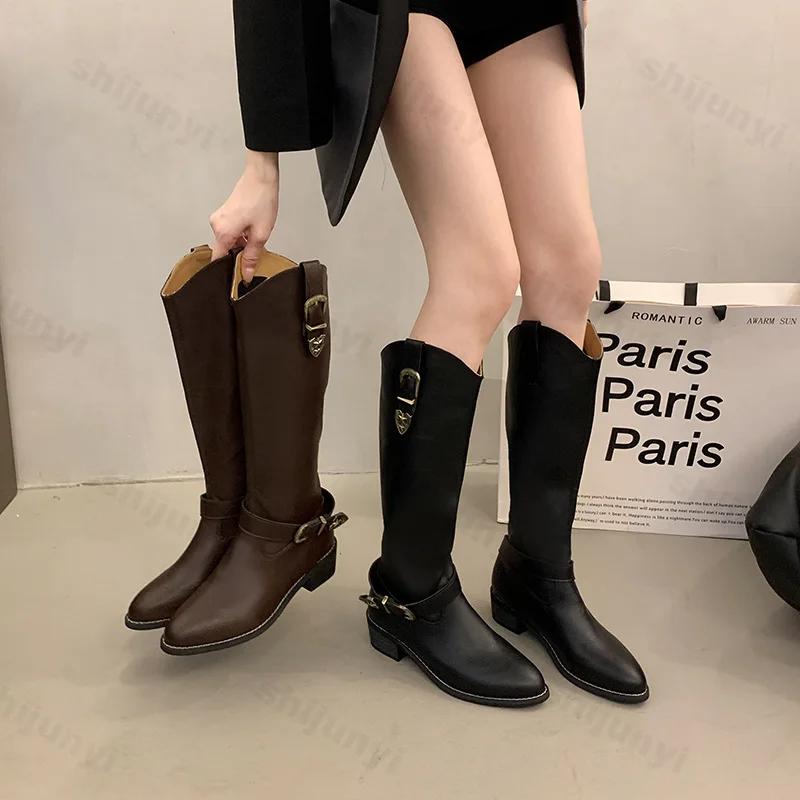 Женские сапоги Челси на среднем каблуке, высокие до колена, модные мотоциклетные сапоги с металлической пряжкой на платформе, дизайнерские остроносые высокие рыцарские сапоги