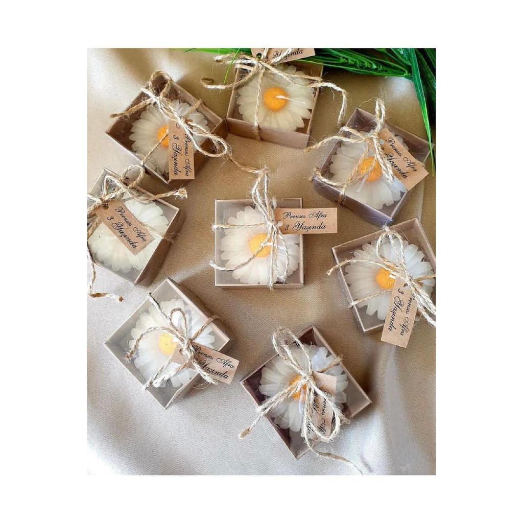 25 Decorated Kraft Boxes And Daisy Candles