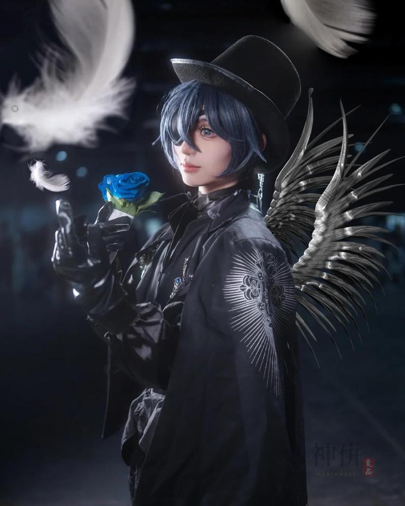 Ciel Phantomhive Косплей с 15-й годовщиной Черный дворецкий Косплей Взрослое культурное мероприятие Сцена Ciel Phantomhive Косплей Phantomhive с [Kamizu