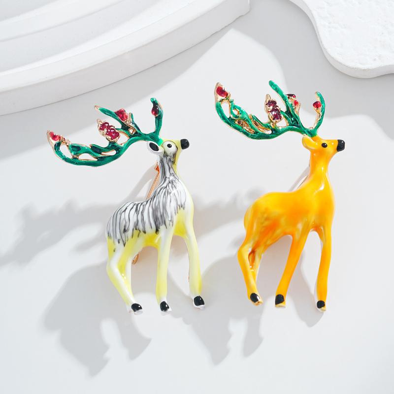 Новые эмалевые рождественские броши Рождественская елка Снеговик Шапки Санты Олень Снежинка Металлические значки Рождественские декоративные украшения