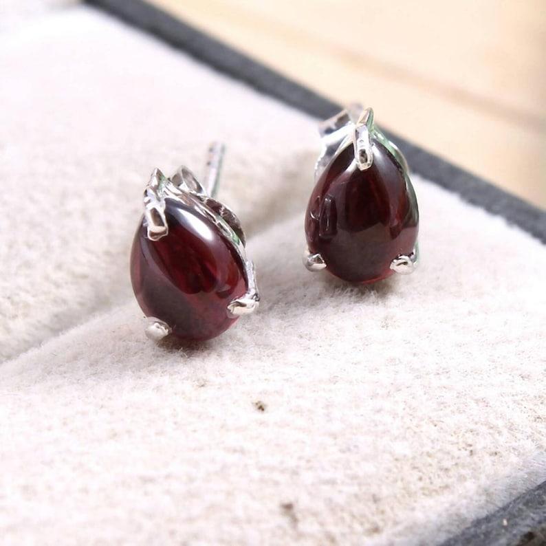 Минималистичные серьги-гвоздики с гранатом, ювелирные изделия в стиле бохо, серьги-гвоздики с натуральным гранатом, подарок на годовщину, серьги-гвоздики в богемном стиле