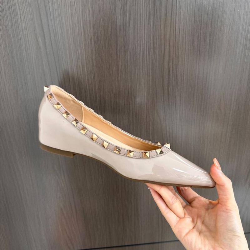 Fashion Women Flats Shoes 2024 New Popular Classic Patent Leather Rivet Flat Loafers Shoes for Women Ballet Mary Jane Sneakers Women