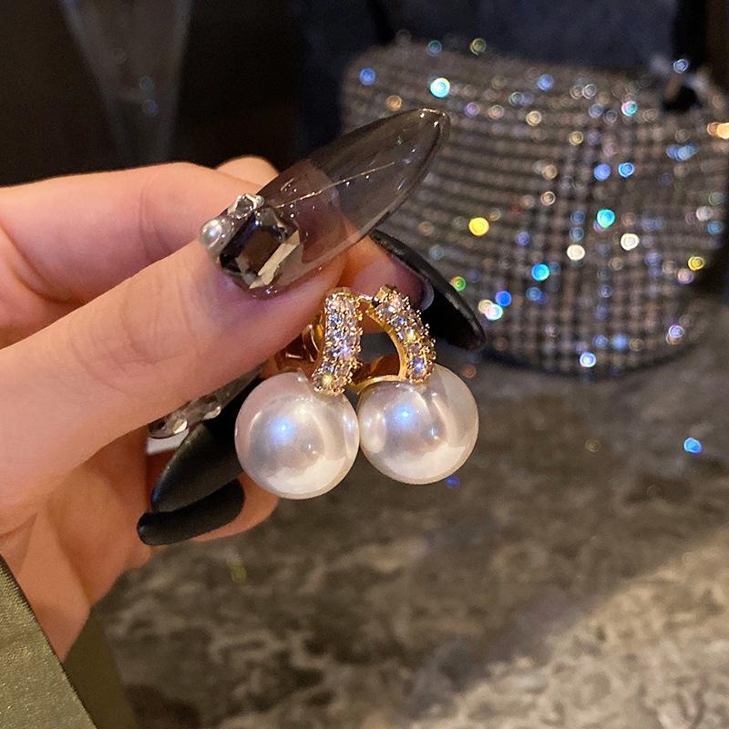 Elegant Zircon Pearl French Retro Luxury Earrings 2025