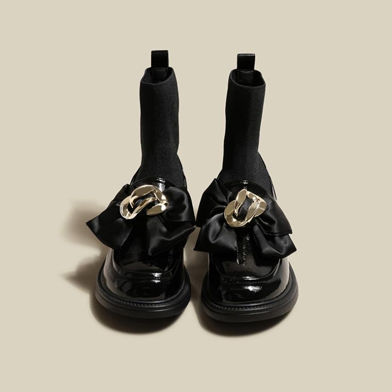 Сапоги-чулки с эластичной резинкой. Мокасины. Маленькая кожаная обувь. Женские лакированные кожаные ботинки средней длины.