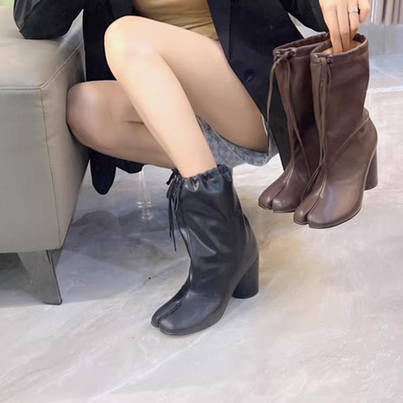 Новые ботильоны таби для женщин, на высоком каблуке, женские ботинки с раздвоенным носком, модные ботинки таби с широким голенищем на шнуровке, женская обувь с раздвоенным носком