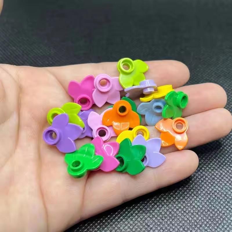 100 шт. MOC 32607 Пластина-растение круглая 1x1 с 3 листьями Тыква Дерево Сделай сам Просвещающие строительные кирпичики Совместимые Детские кирпичики для самостоятельной сборки Игрушка