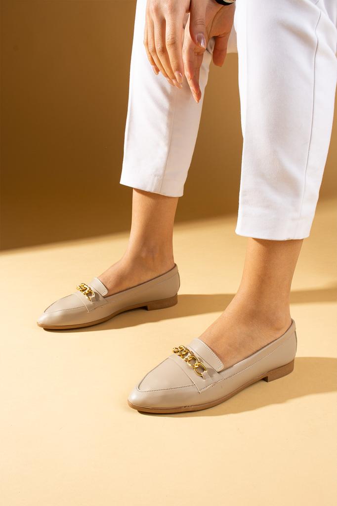 Женские лоферы с острым носком и пряжкой-цепочкой 73-227-24