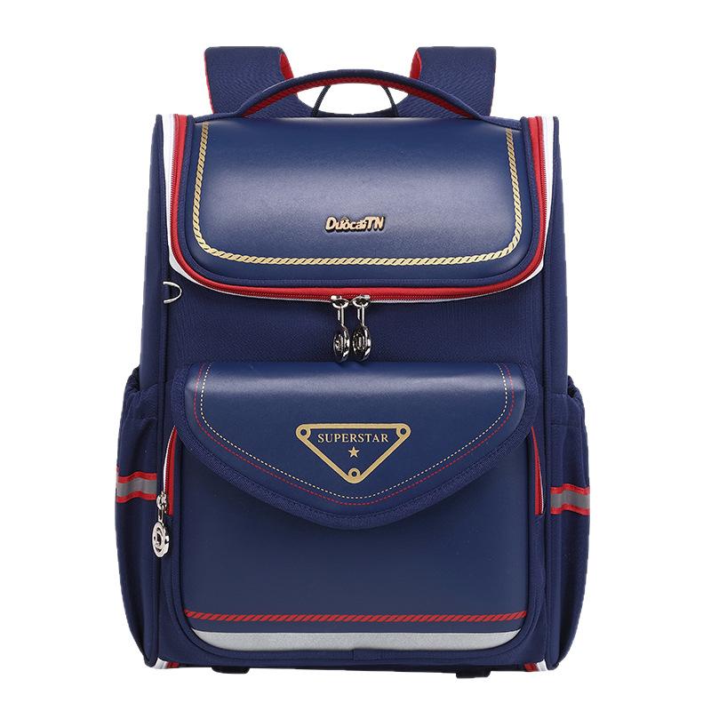 Для учеников 1-6 классов есть рюкзаки с широким горлом для мальчиков и вместительные двухлямочные рюкзаки для девочек.