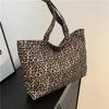 2025 новая легкая и простая наплечная сумка модная сумка-мессенджер в стиле инс трендовый леопардовый принт большая вместимость сумка-тоут женская